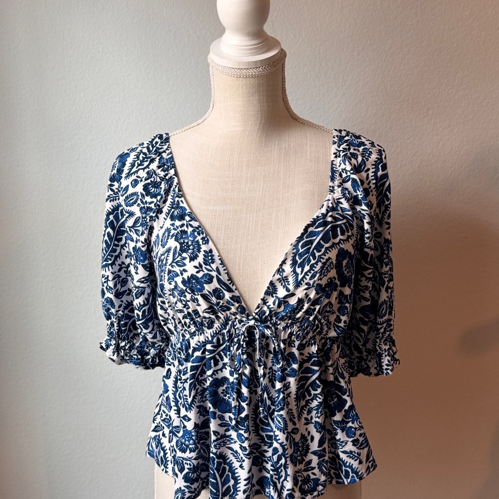Mi Ami for Francesca’s : Blue Floral Blouse | Smocked Waist Open Back Sz Small